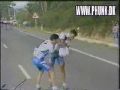 Zwei prügelnde Radfahrer